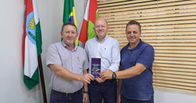 Prefeito Pauli Zerna, Vice Prefeito Sérgio Borges e Adm. Reinwald Roepcke.