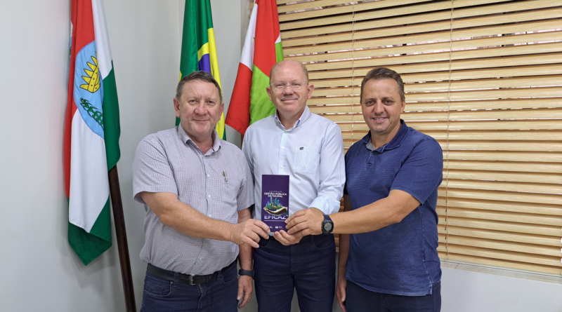 Prefeito Pauli Zerna, Vice Prefeito Sérgio Borges e Adm. Reinwald Roepcke.